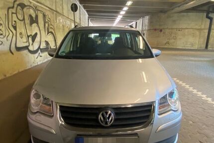 VW Touran 281.500 km 3.300 &euro; Bochum 44801