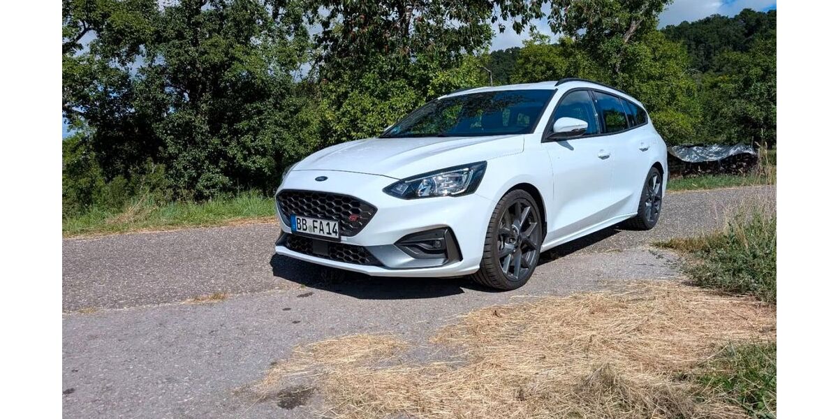 Ford Focus 39.000 km 14.000 &euro; Stuttgart 70199