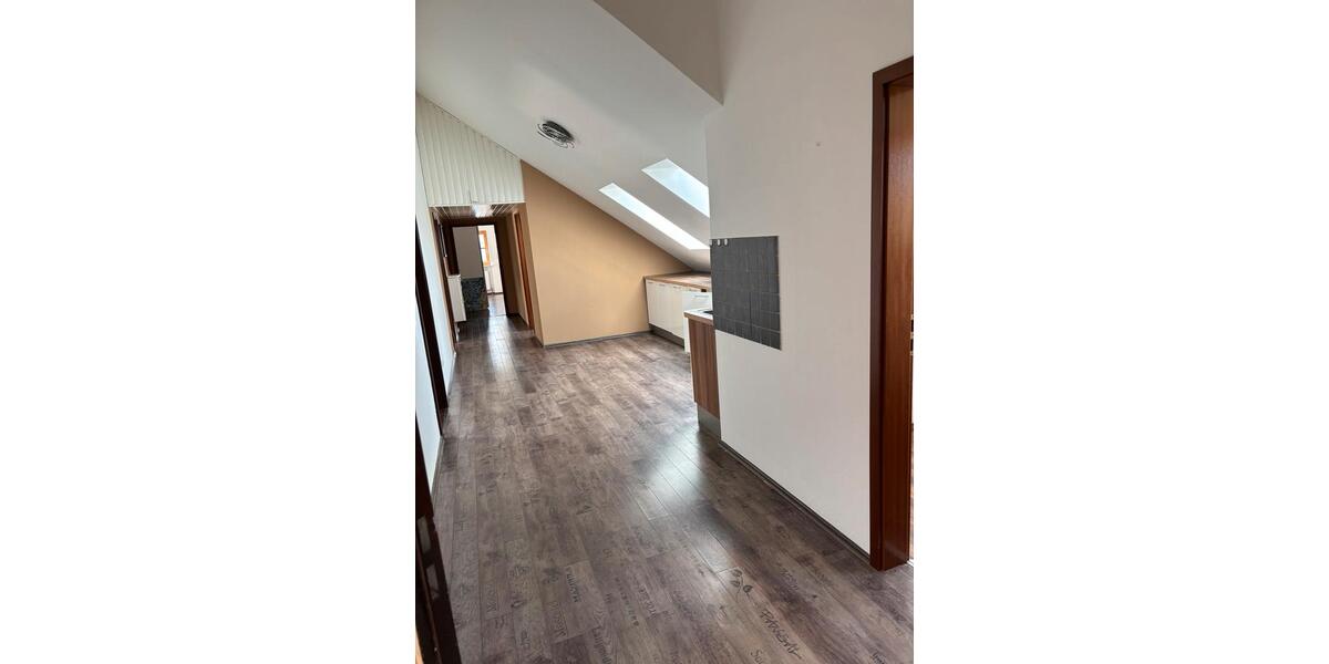 Dachgeschoßwohnung Nittendorf - 2.5 Zimmer, 50 m&sup2;, 170.000&euro; | Angebot:25980055