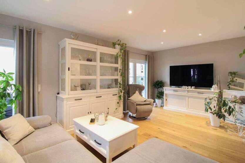 Haus zum Kaufen in Dornburg 969.000 € 208.01 m²