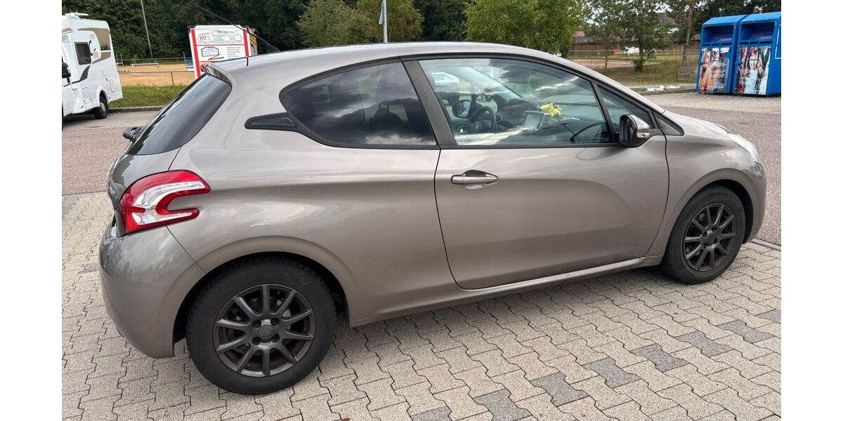 Peugeot 208 82.400 km 5.125 € calw 75365