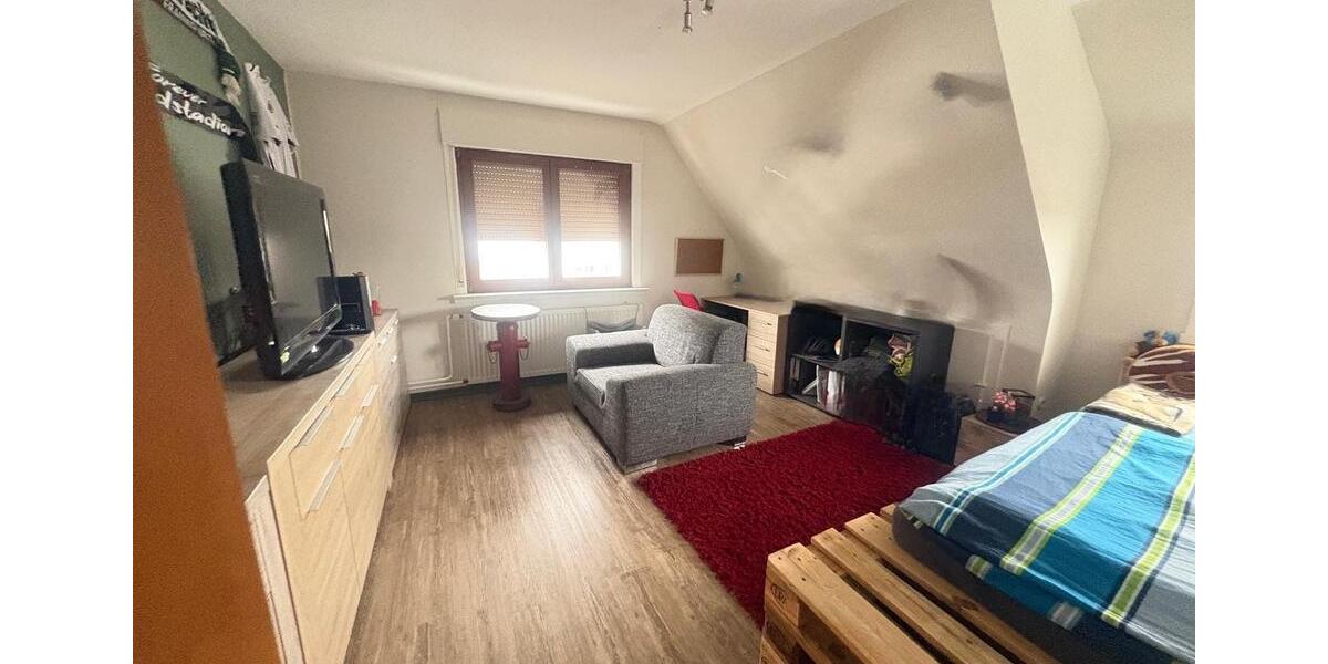 Etagenwohnung Gladenbach - 5 Zimmer, 140 m&sup2;, 1.100&euro; | Angebot:24878847