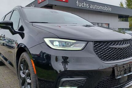 Chrysler Pacifica 21.484 km 48.990 € Augsburg 86165