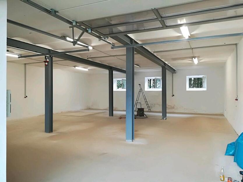 Hallenabteil gewerbliche Lagerhalle Nähe Erding