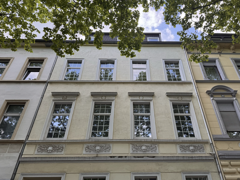 Haus zum Kaufen in Krefeld 469.000 € 314.35 m²