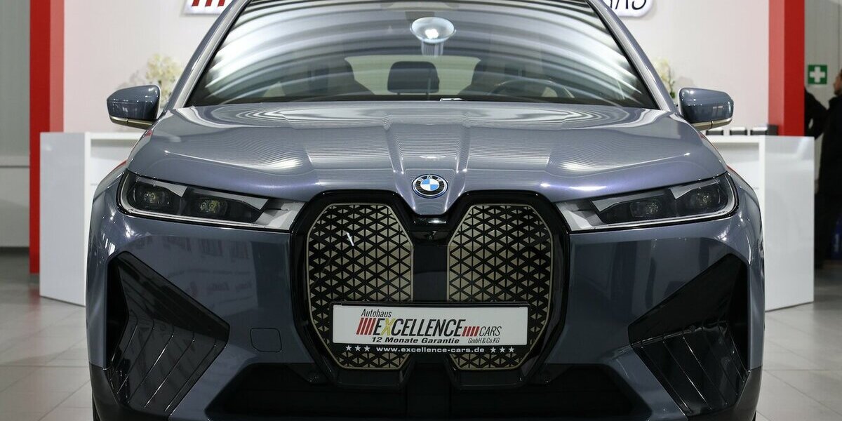 BMW iX 40 xDrive SPORT TITAN GLAS STORM EINZELSTÜCK 79.000 km 40.991 &euro; Hamm 59077
