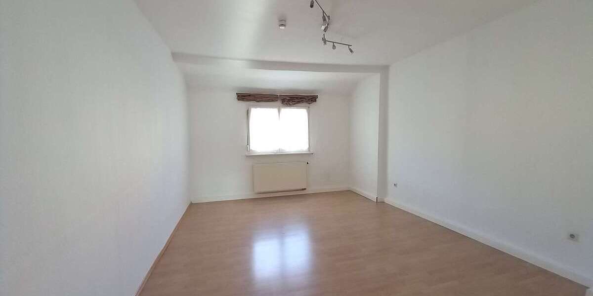 Etagenwohnung Hof Altstadt - 2 Zimmer, 77 m&sup2;, 520&euro; | Angebot:27455269