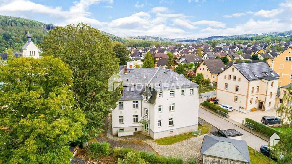Freistehendes MFH mit zwei Gewerbeeinheiten & 4 Wohnungen mit Altbaucharme auf 1290 m² Grundstück