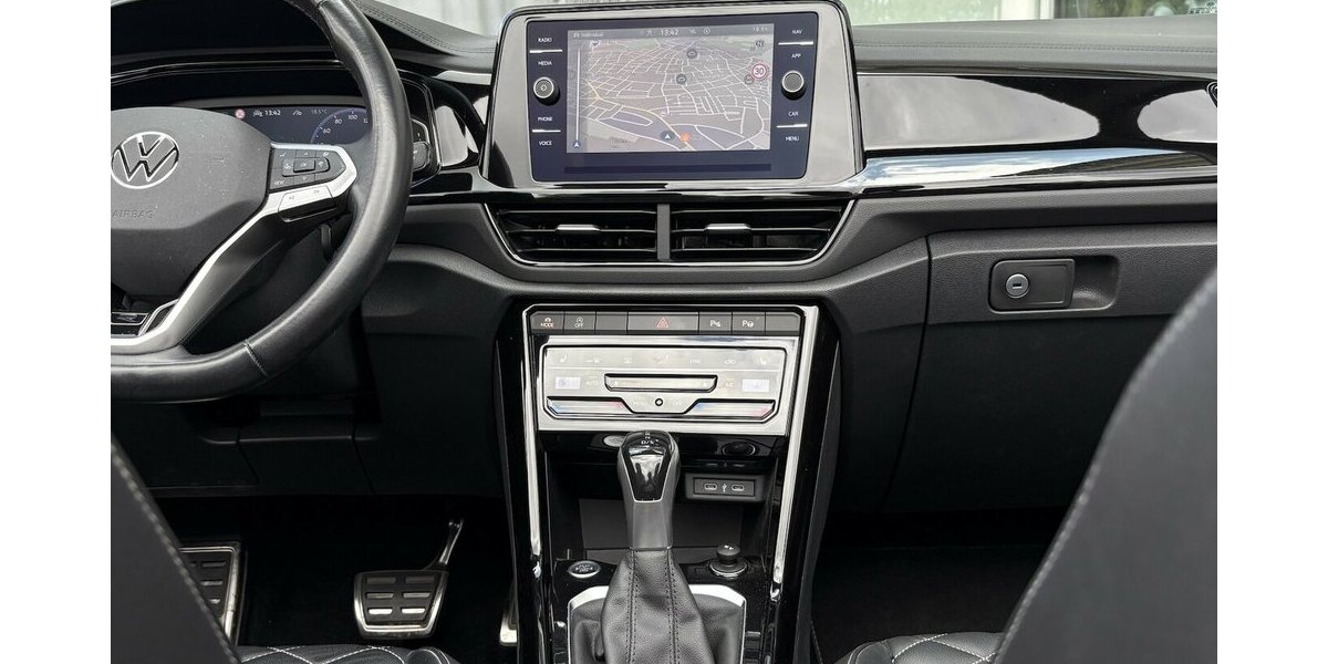 VW T-Roc Cabriolet R-Line KAMERA/NAVI/CARPLAY/DSG 28.400 km 29.900 &euro; Villingen-Schwenningen 78054
