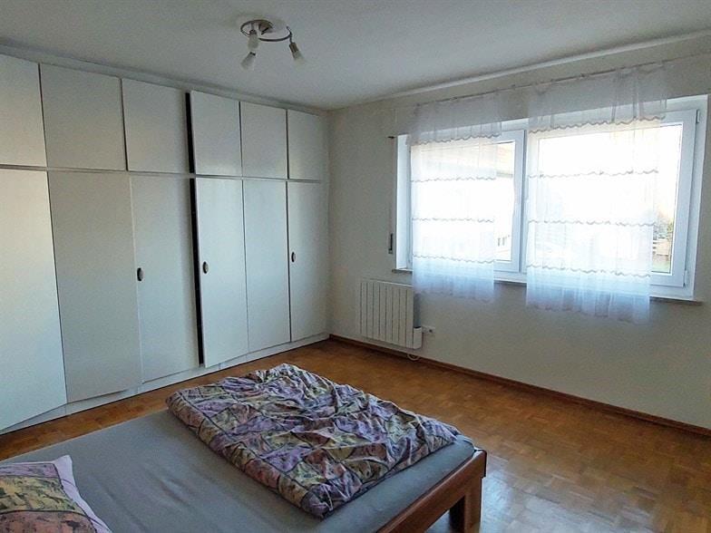 Einfamilienhaus Mühlacker - 8 Zimmer, 159 m&sup2;, 379.000&euro; | Angebot:25992437