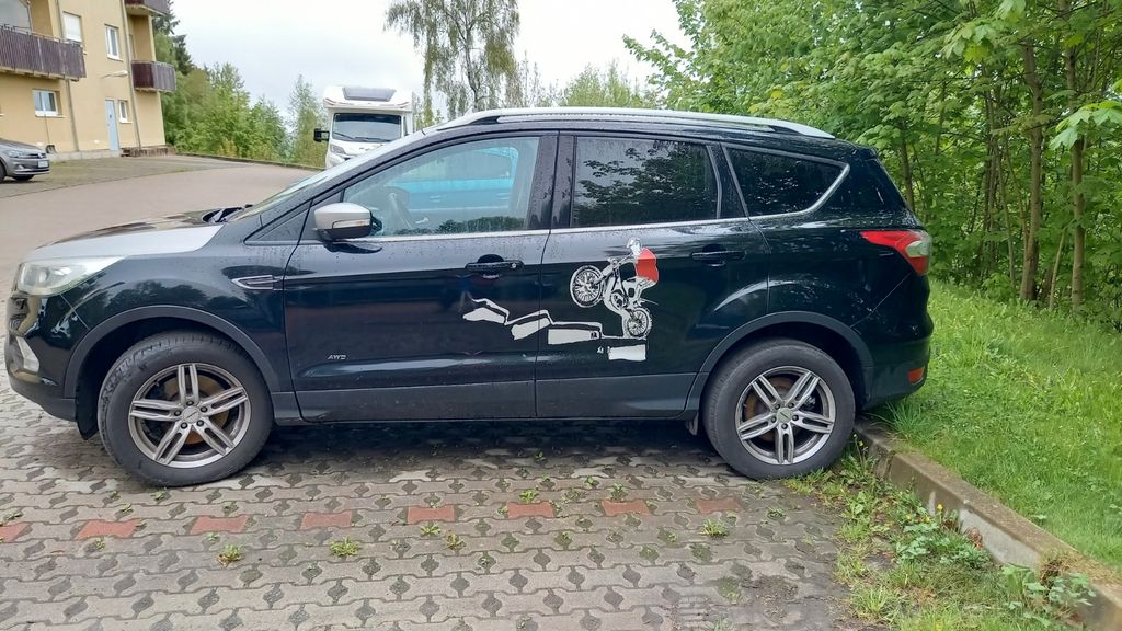Ford Kuga 152.000 km 11.999 &euro; Schwarzenberg 08340