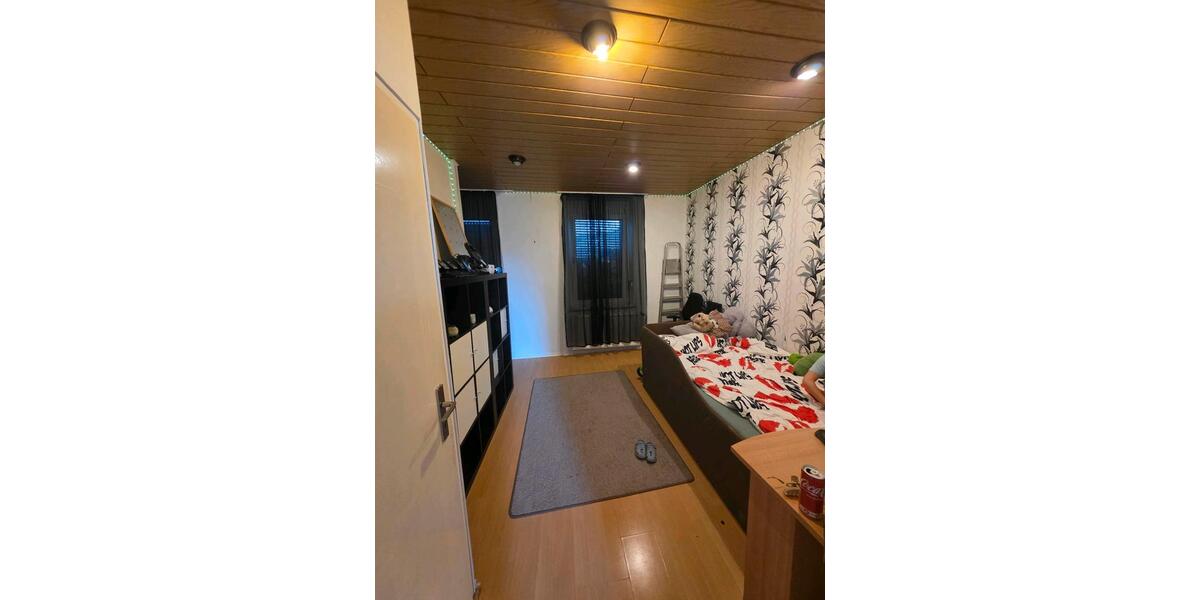 Etagenwohnung Eschweiler - 5 Zimmer, 120 m&sup2;, 1.600&euro; | Angebot:25297090