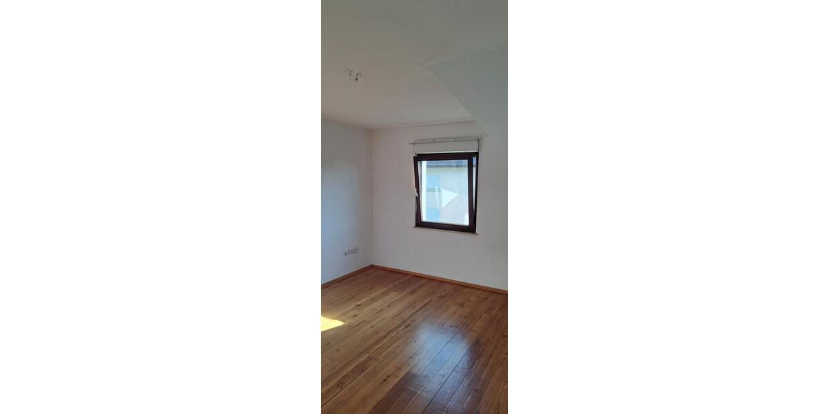 Etagenwohnung Brackenheim - 3 Zimmer, 85 m&sup2;, 700&euro; | Angebot:26222431