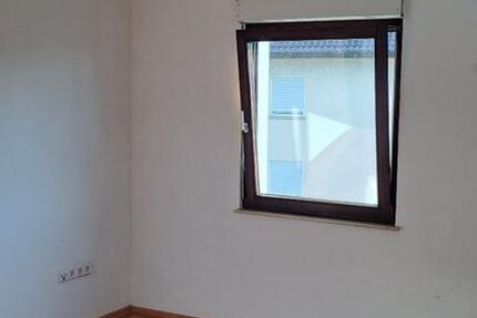 Wohnung Brackenheim - 3 Zimmer, 85 m&sup2;, 700&euro; | Angebot:26222431