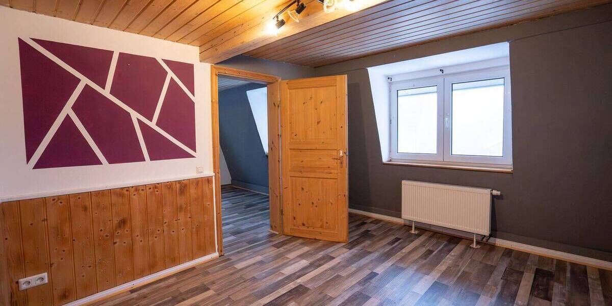 Einfamilienhaus Oberelsbach - 7 Zimmer, 200 m&sup2;, 205.000&euro; | Angebot:25738673