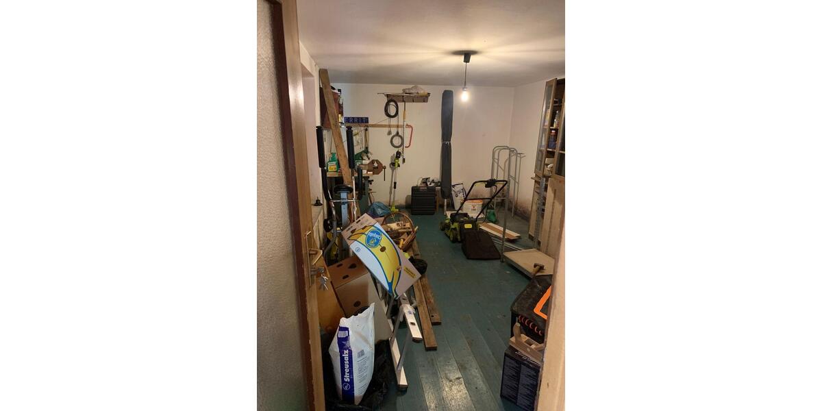 Reihenhaus Werdau - 9 Zimmer, 180 m&sup2;, 89.000&euro; | Angebot:25900449