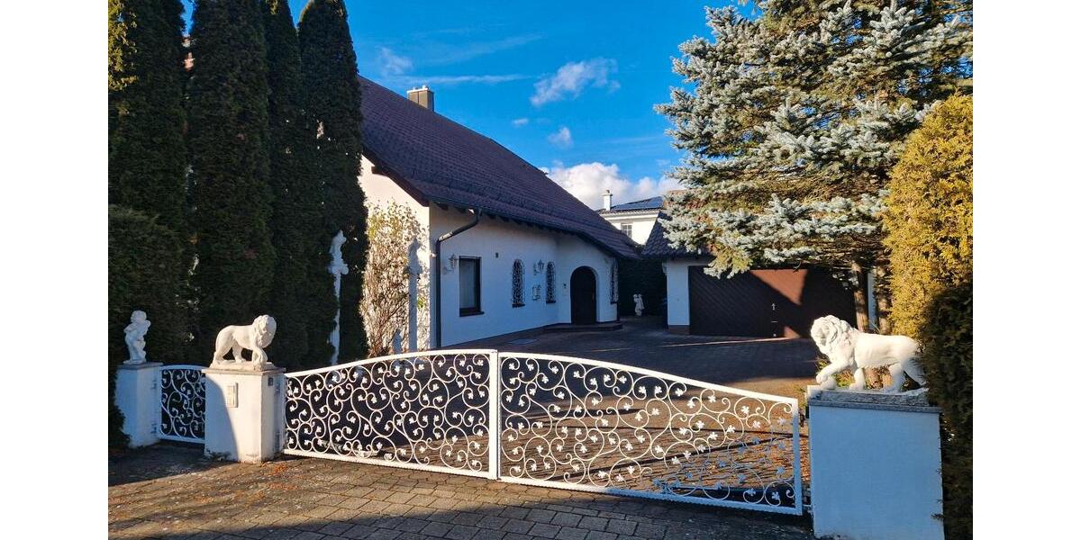 Villa Illertissen - 10 Zimmer, 326 m&sup2;, 1.000.000&euro; | Angebot:27025551