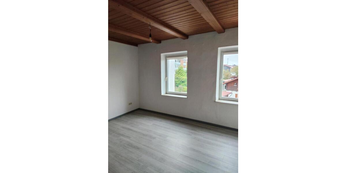 Etagenwohnung Hengersberg - 5 Zimmer, 140 m&sup2;, 550&euro; | Angebot:25918895