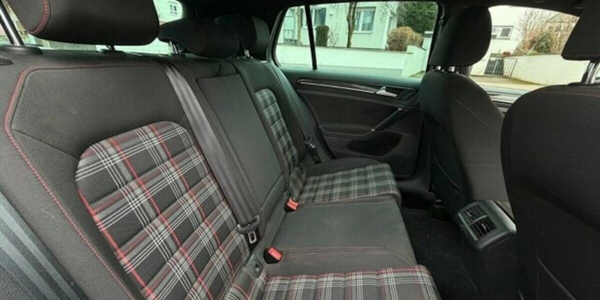 VW Golf VII Lim. GTI BMT Kamera ABT 300 PS 198.000 km 12.990 &euro; Neckarsulm 74172