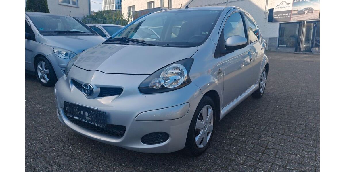 Toyota Aygo (X) 107.000 km 4.300 &euro; Wiesbaden 65187