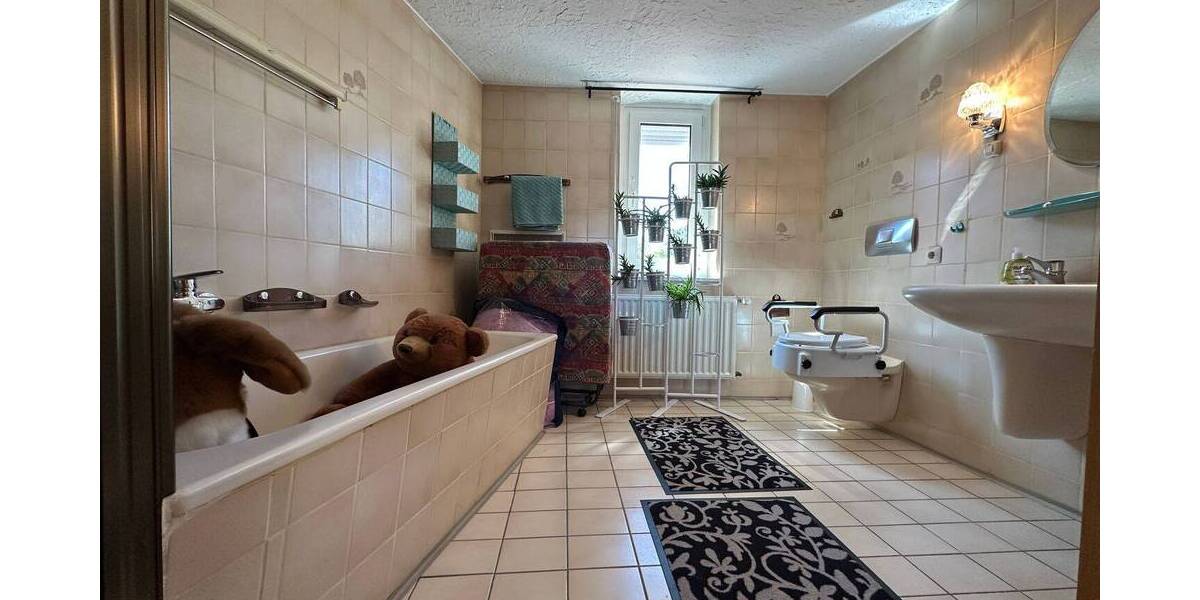 Mehrfamilienhaus, Wohnhaus Homberg (Efze) Homberg - 1 Zimmer, 232 m&sup2;, 230.000&euro; | Angebot:26388675