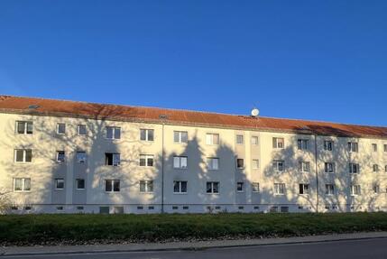 2023-23-2526 Schöne 3,5-Raum-Wohnung auf Wunsch mit Einbauküche und Stellplatz in Littdorf in der Nähe von Roßwein zu vermieten