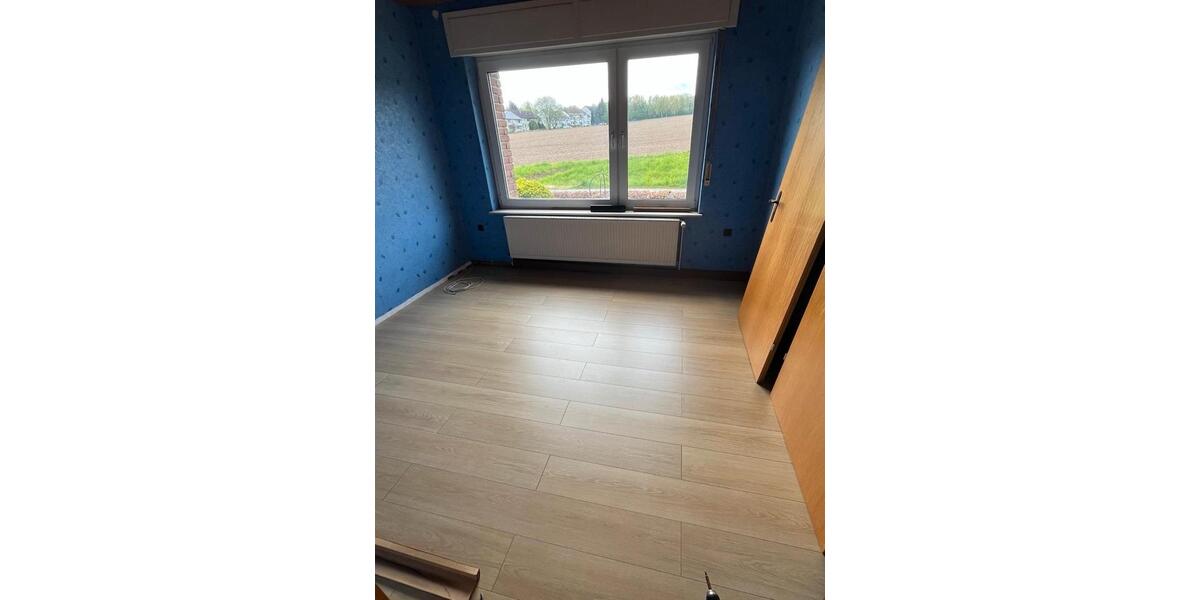 Erdgeschoßwohnung Lage - 4 Zimmer, 95 m&sup2;, 710&euro; | Angebot:26327012