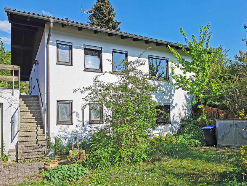 Traumhaftes Hanggrundstück in ruhiger Lage mit Altbestand....