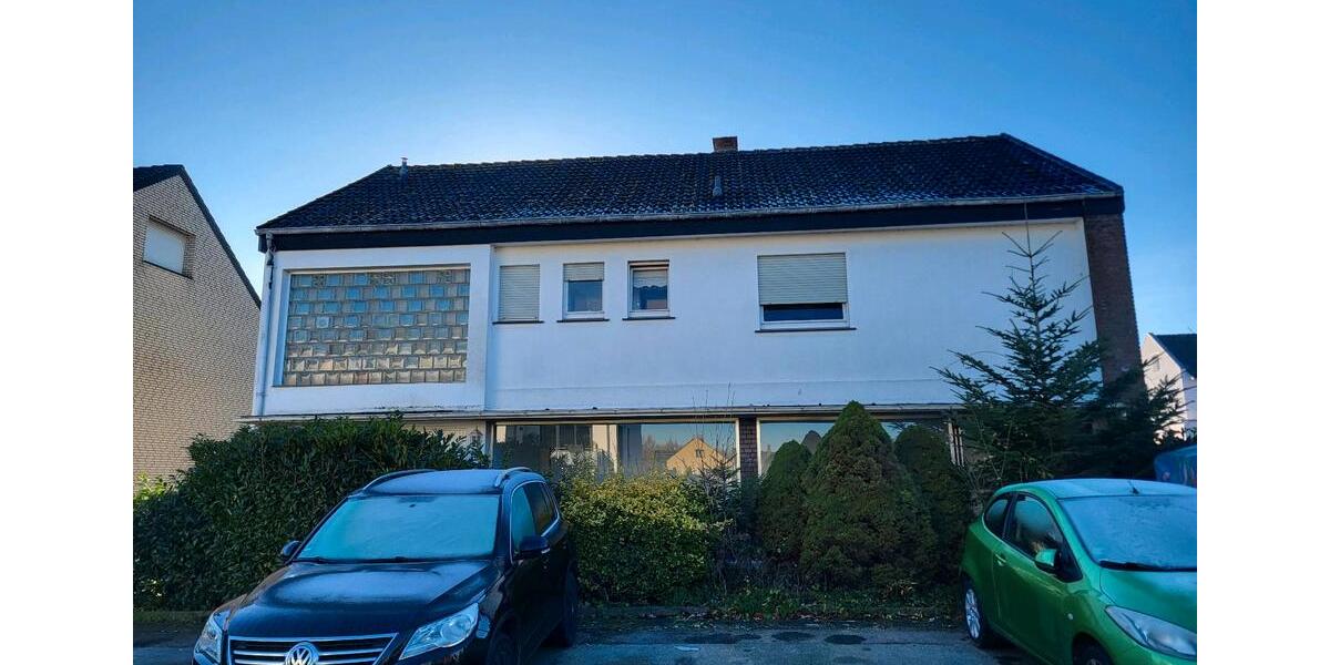 Einfamilienhaus Leopoldshöhe - 8 Zimmer, 206 m&sup2;, 1.800&euro; | Angebot:26075416