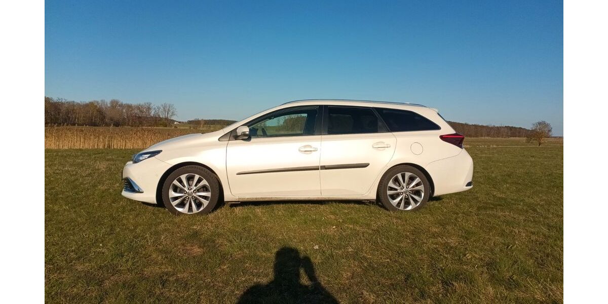 Toyota Auris Touring Sports 165.000 km 9.000 &euro; Kotzen 14715