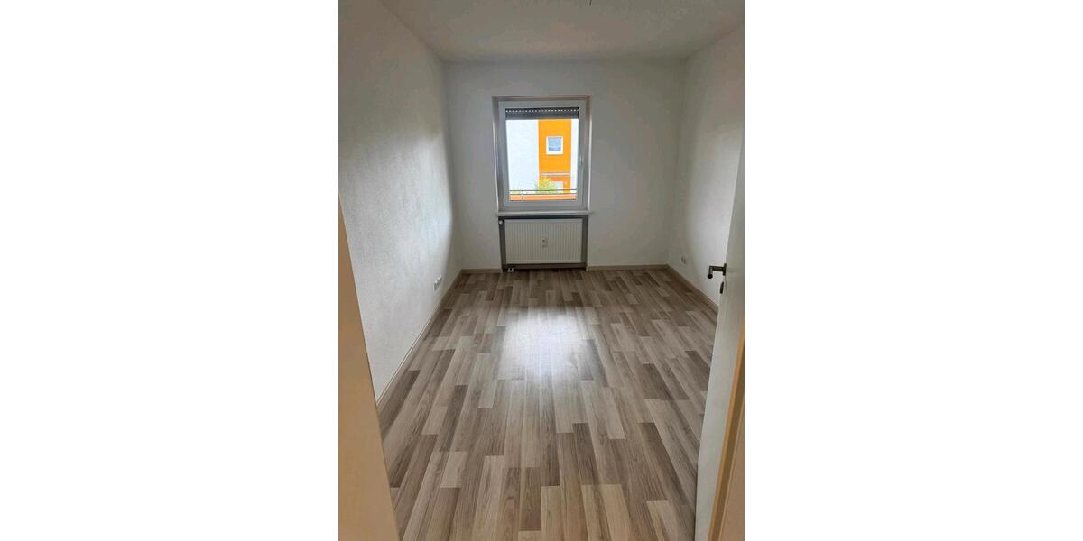 Etagenwohnung Weiherhammer - 4 Zimmer, 105 m&sup2;, 900&euro; | Angebot:26517623