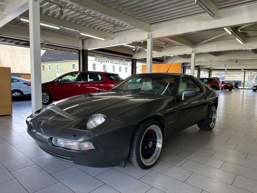 928