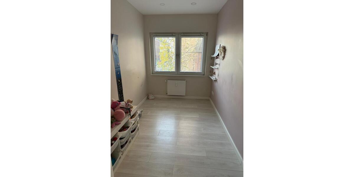 Attraktive 4-Zimmer-Wohnung mit großen Balkon in Krefeld-Cracau 4 zimmer