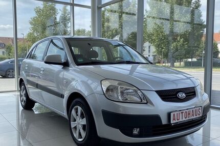 Kia Rio 118.000 km 1.890 &euro; Halle Saale 06132
