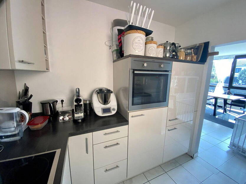 Attraktive, helle 3 ZKB-Wohnung mit neuw. EBK, Wintergarten und Garage in Süd-West-Lage