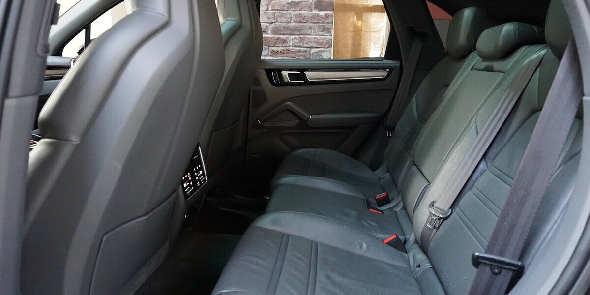 Porsche Cayenne S Bose HA-Lenk Pano Sport-AGA 360° Matrix 92.707 km 56.900 &euro; Wuppertal 42327