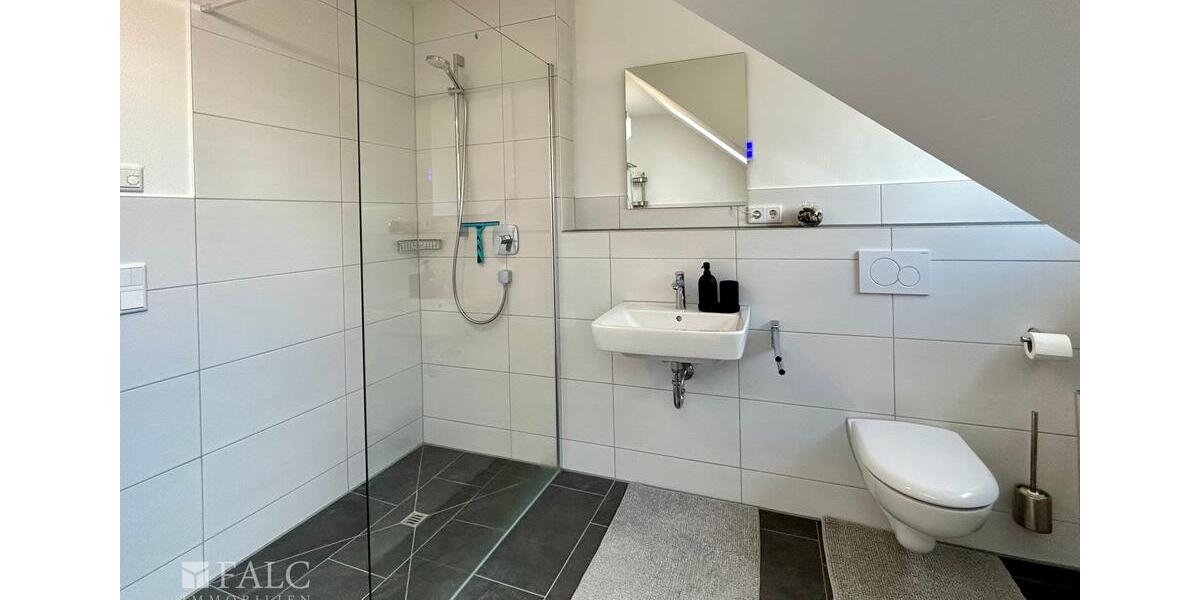 Energieeffiziente Dachgeschosswohnung - möbliert zu vermieten! 2 zimmer