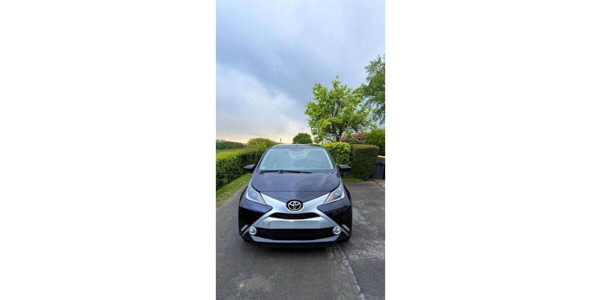 Toyota Aygo (X) 57.700 km 9.299 &euro; Iserlohn 58644