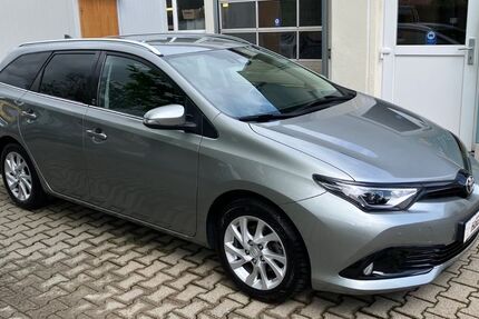 Toyota Auris Touring Sports 83.098 km 12.900 &euro; Schnaitsee 83530