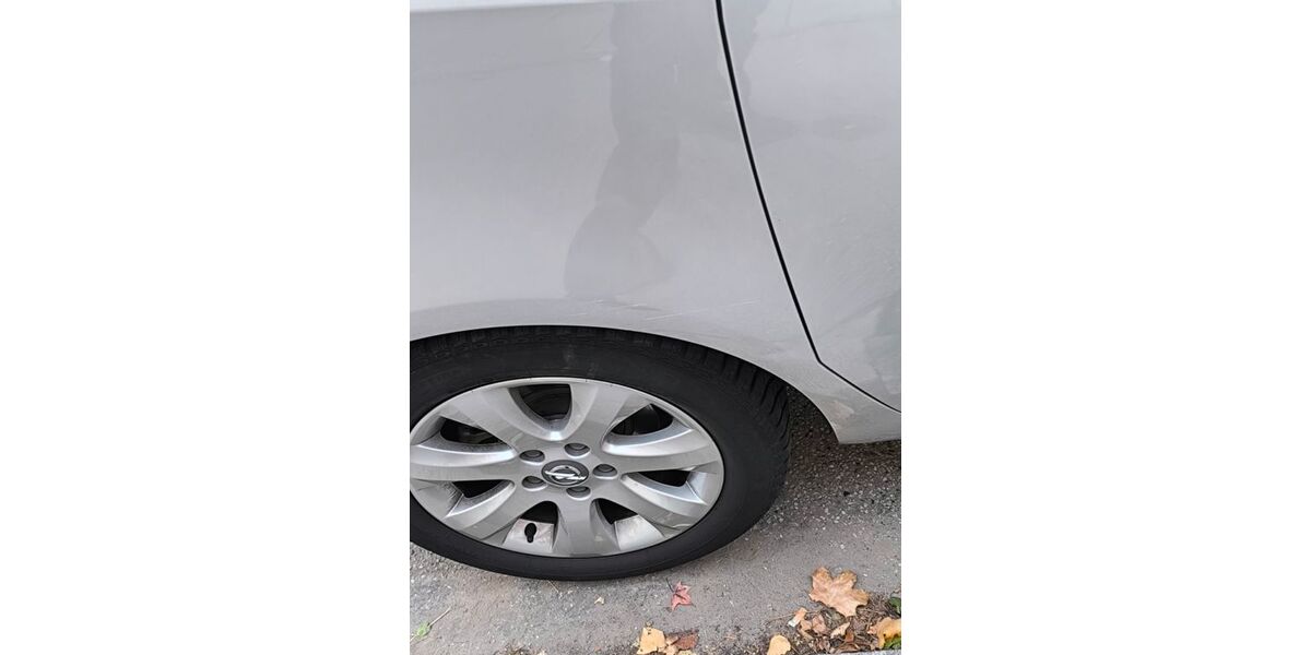 Opel Meriva 40.500 km 7.400 &euro; München 80939