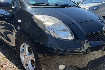 Toyota Yaris 163.000 km 2.750 &euro; München 81243