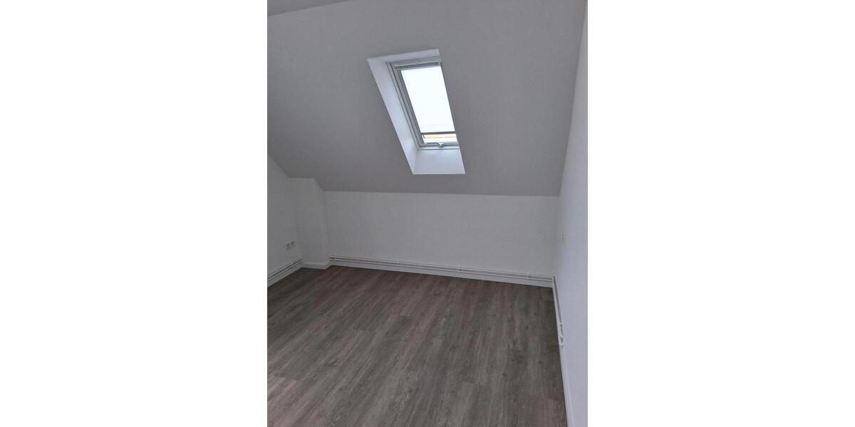 Dachgeschoßwohnung Algermissen - 3 Zimmer, 65 m&sup2;, 600&euro; | Angebot:25405094