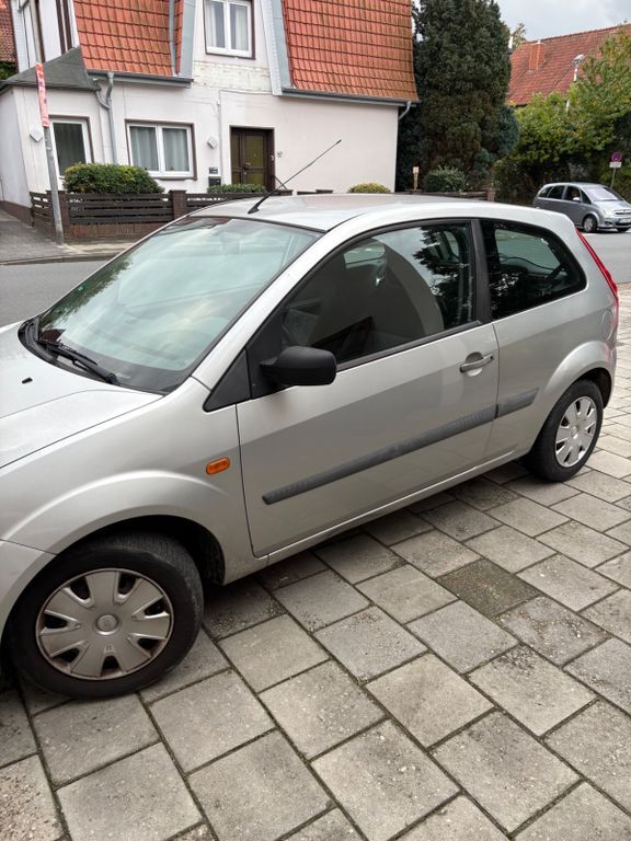 Ford Fiesta 141.873 km 1.950 € Varel 26316