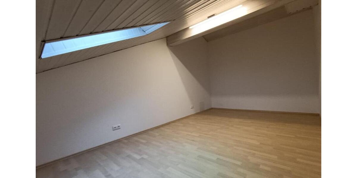 Dachgeschoßwohnung Waldkraiburg - 3 Zimmer, 74 m&sup2;, 740&euro; | Angebot:25568560