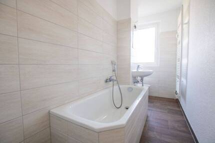 In der Herrichtung! 3-Raumwohnung mit Balkon und top Infrastruktur. 3 zimmer