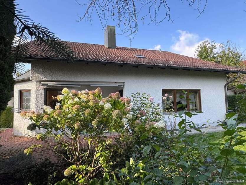 Haus zum Kaufen in Osterhofen 389.000 € 210 m² 7 zimmer