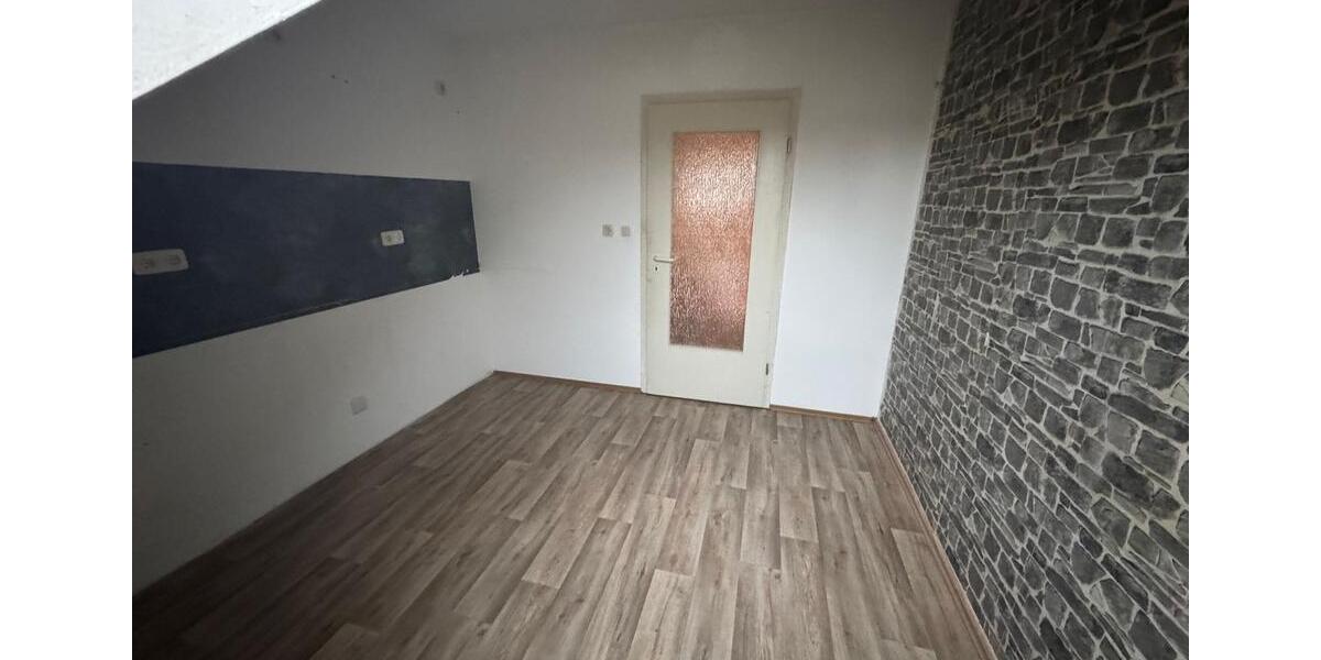 Dachgeschoßwohnung Ebern - 3 Zimmer, 80 m&sup2;, 500&euro; | Angebot:24946649
