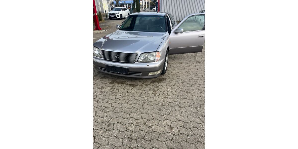 Lexus LS 400 135.000 km 17.800 &euro; Ansbach 91522