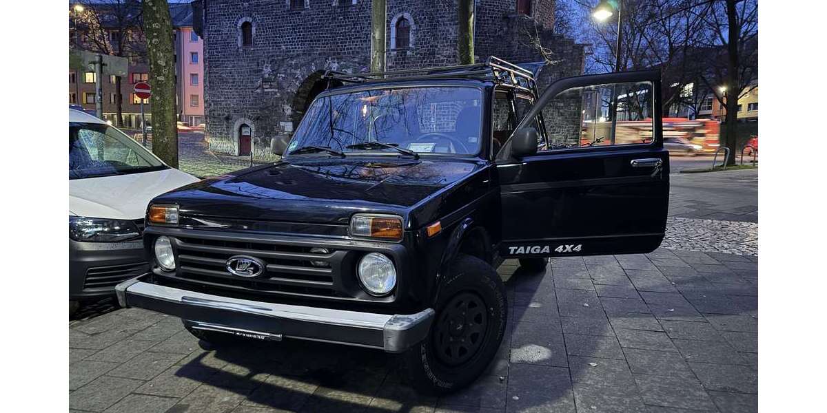 Lada Niva 32.000 km 11.950 &euro; Aachen 52066