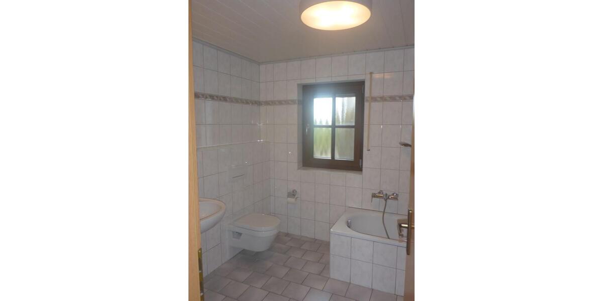 Wohntraum im Grünen: Attraktive, helle 2-Zimmer-EG-Wohnung mit Terrasse, modernisiert & renoviert auf parkähnlichem Areal, Raubach - 2- Raubach | Angebot:24576305